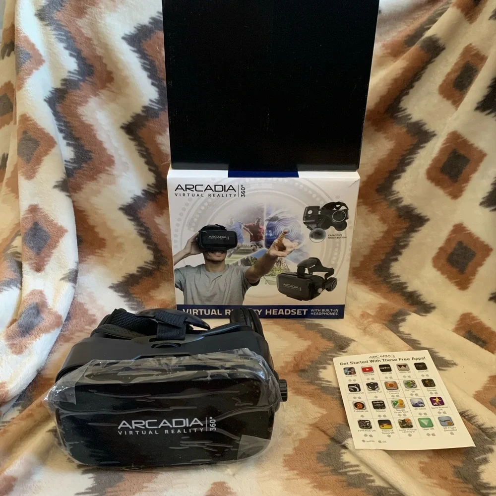 Arcadia Virtual Reality Headset w built in headphones